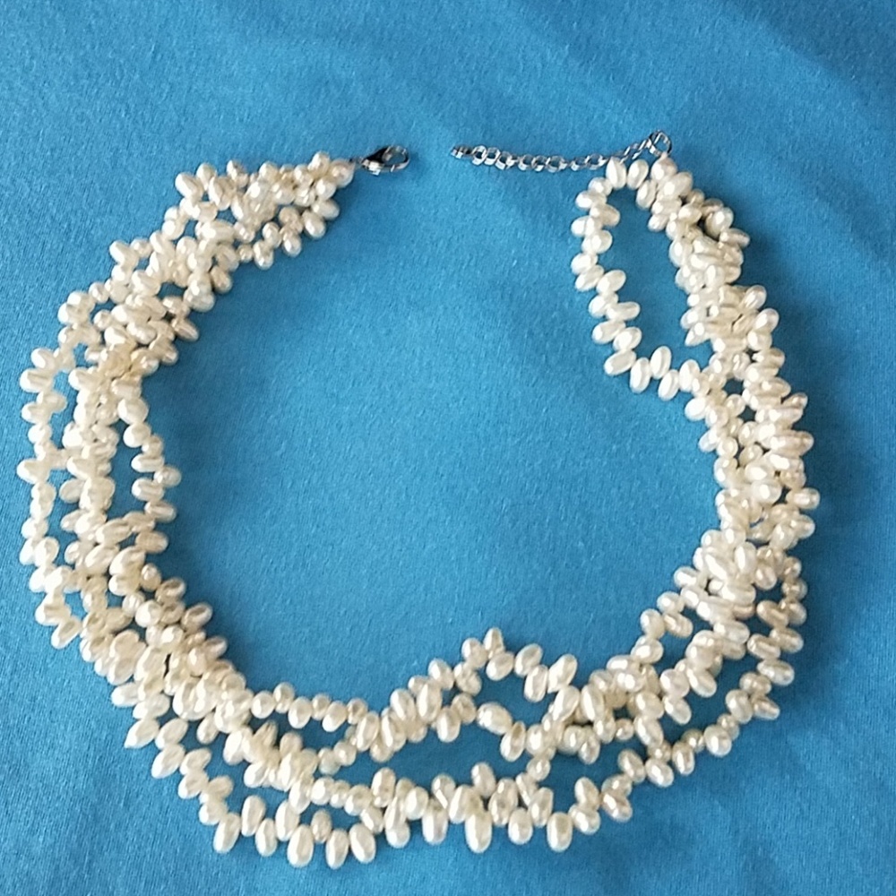 New, pearl freshwater necklace NWOT.